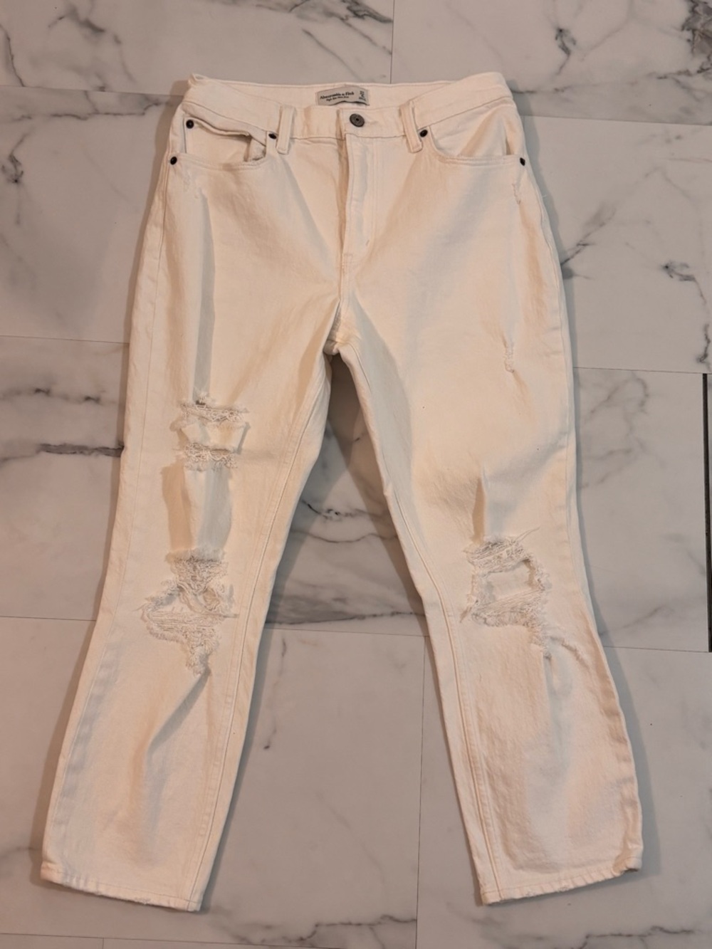 ⭐️Abercrombie & Fitch⭐️ Distressed White High Rise Mom Jeans
